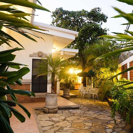 Hotel El Almendro Managua Exteriör bild