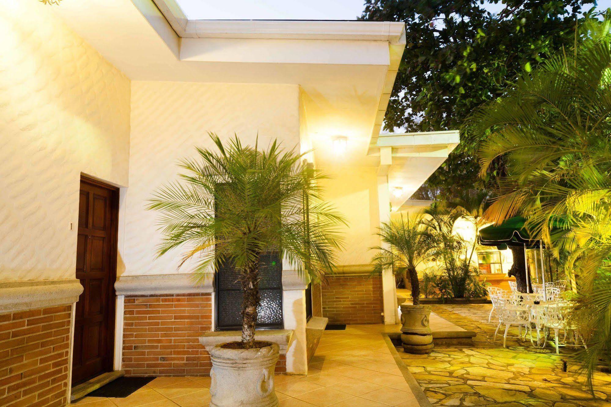 Hotel El Almendro Managua Exteriör bild