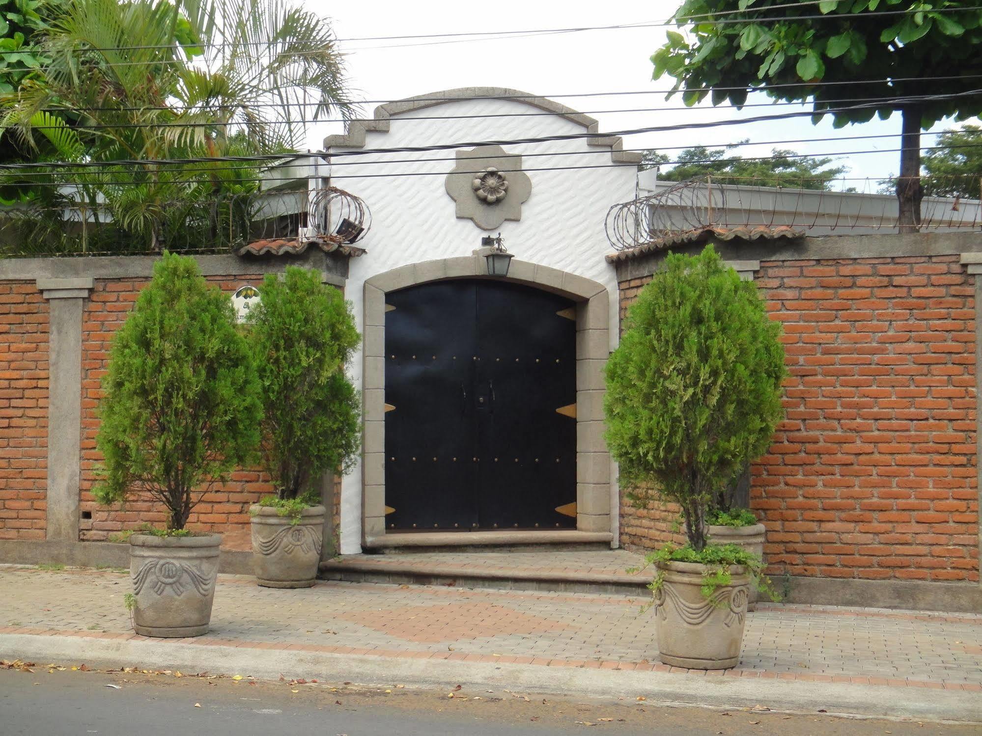 Hotel El Almendro Managua Exteriör bild