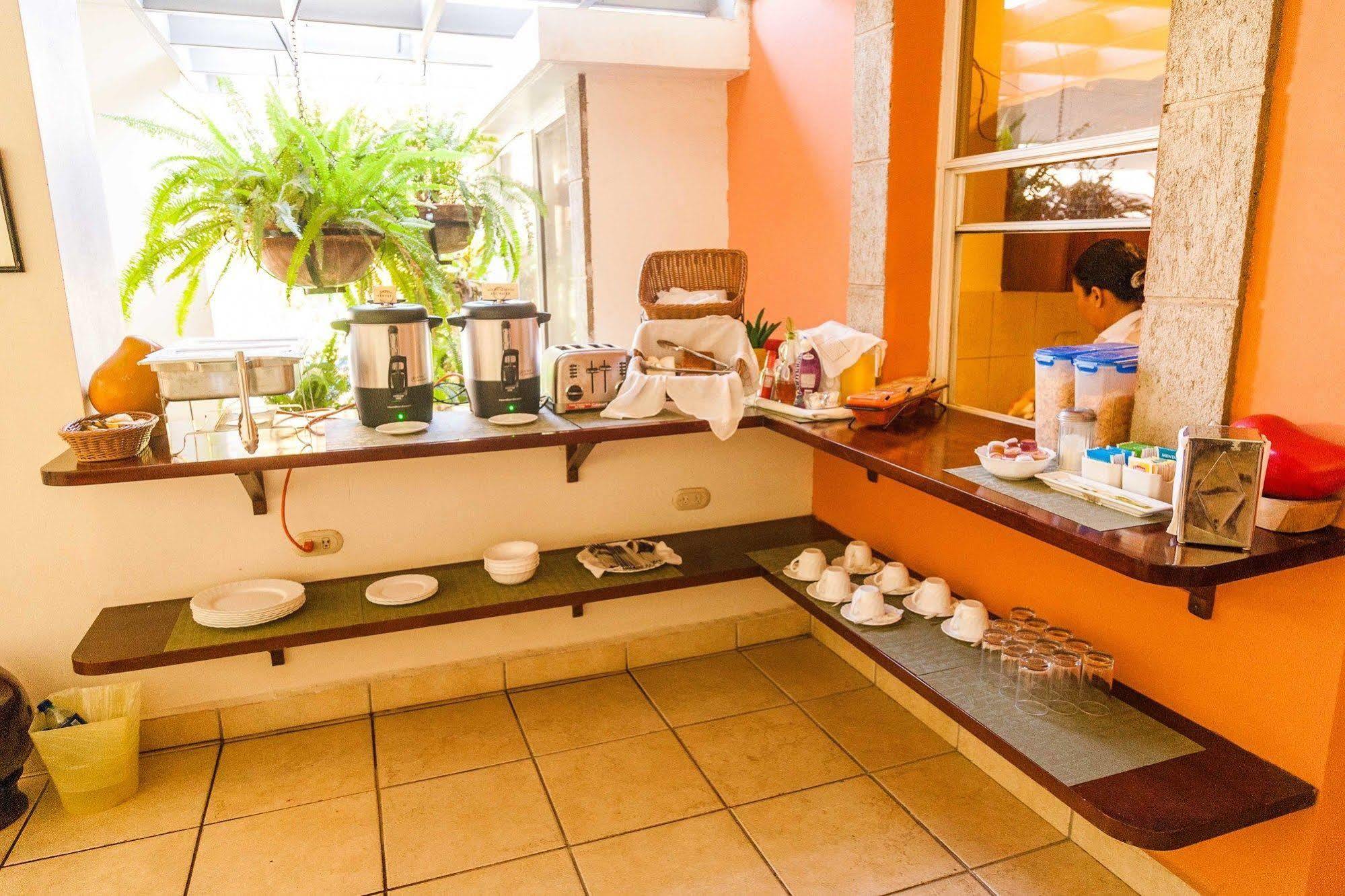 Hotel El Almendro Managua Exteriör bild